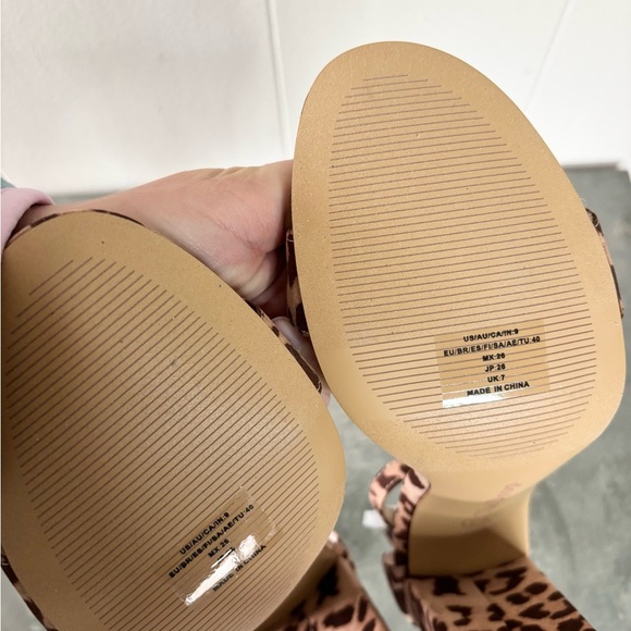 The Drop animal print 4” block heels ankle strap new size 9 new - Picture 5 of 8